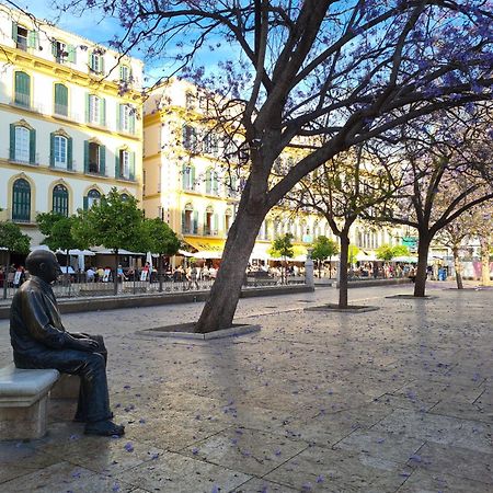 Private Rooms In Historic Building On The Square Málaga Buitenkant foto