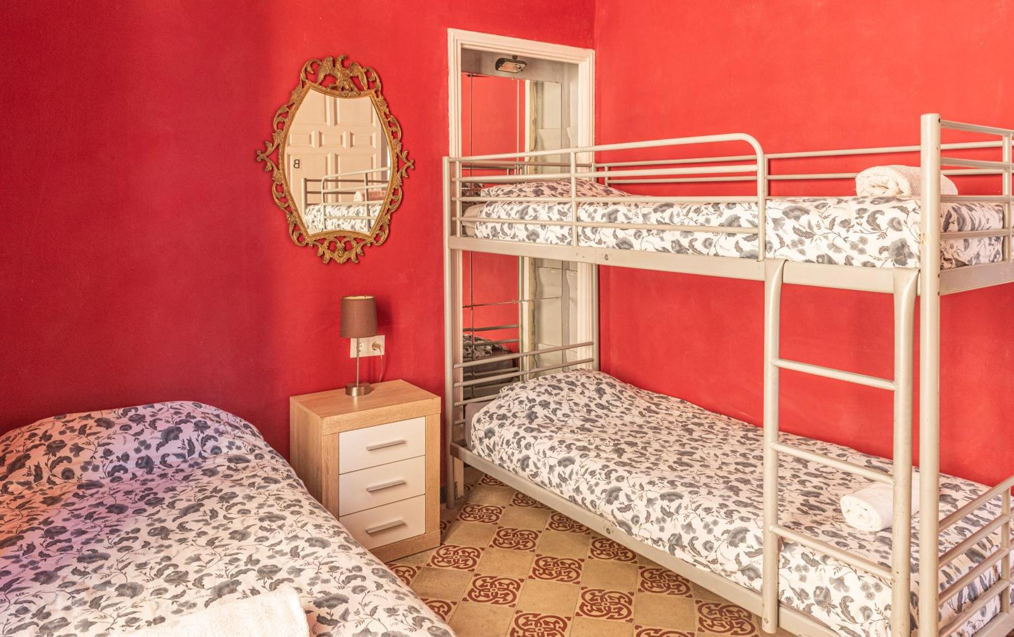 Private Rooms In Historic Building On The Square Málaga Buitenkant foto