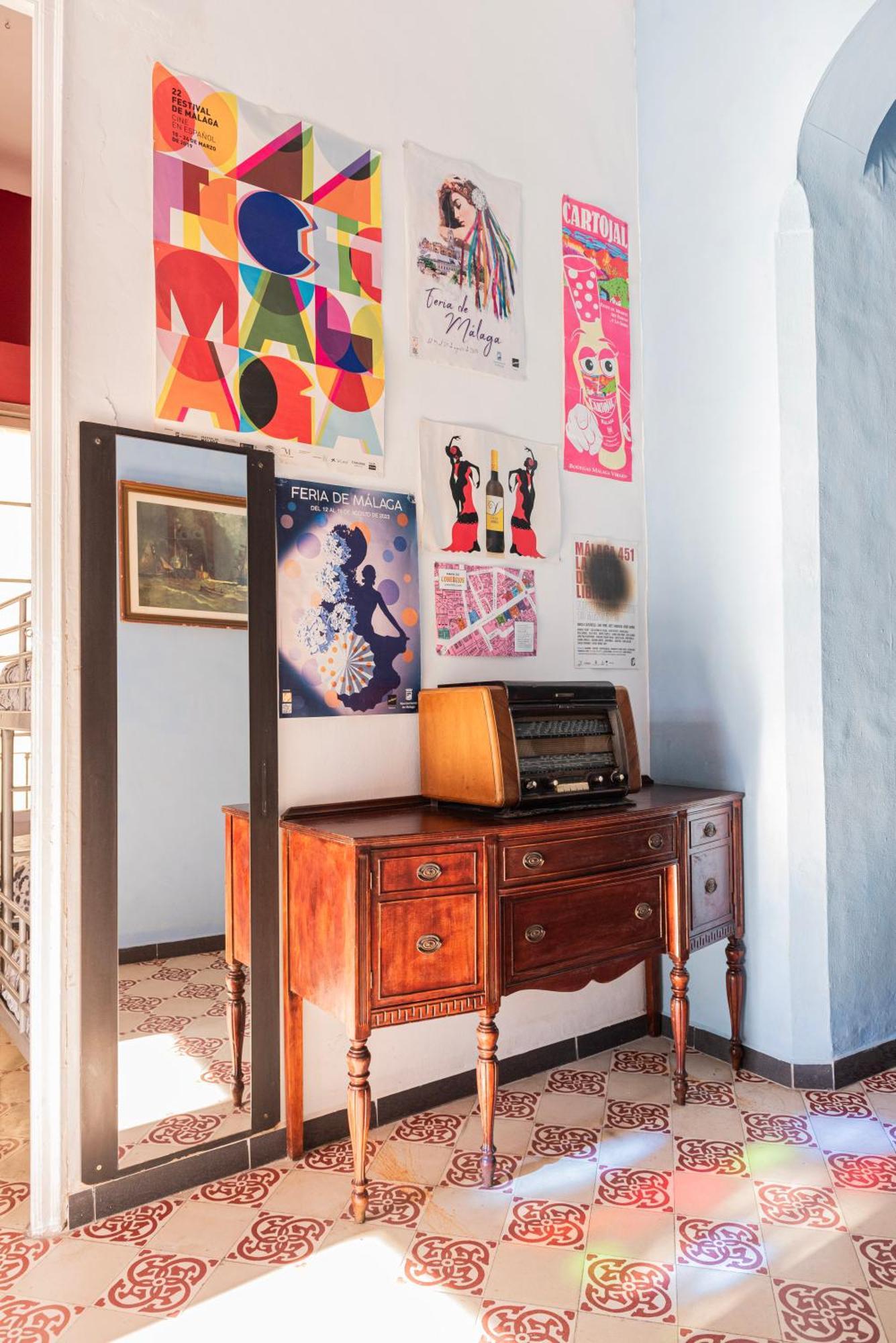 Private Rooms In Historic Building On The Square Málaga Buitenkant foto