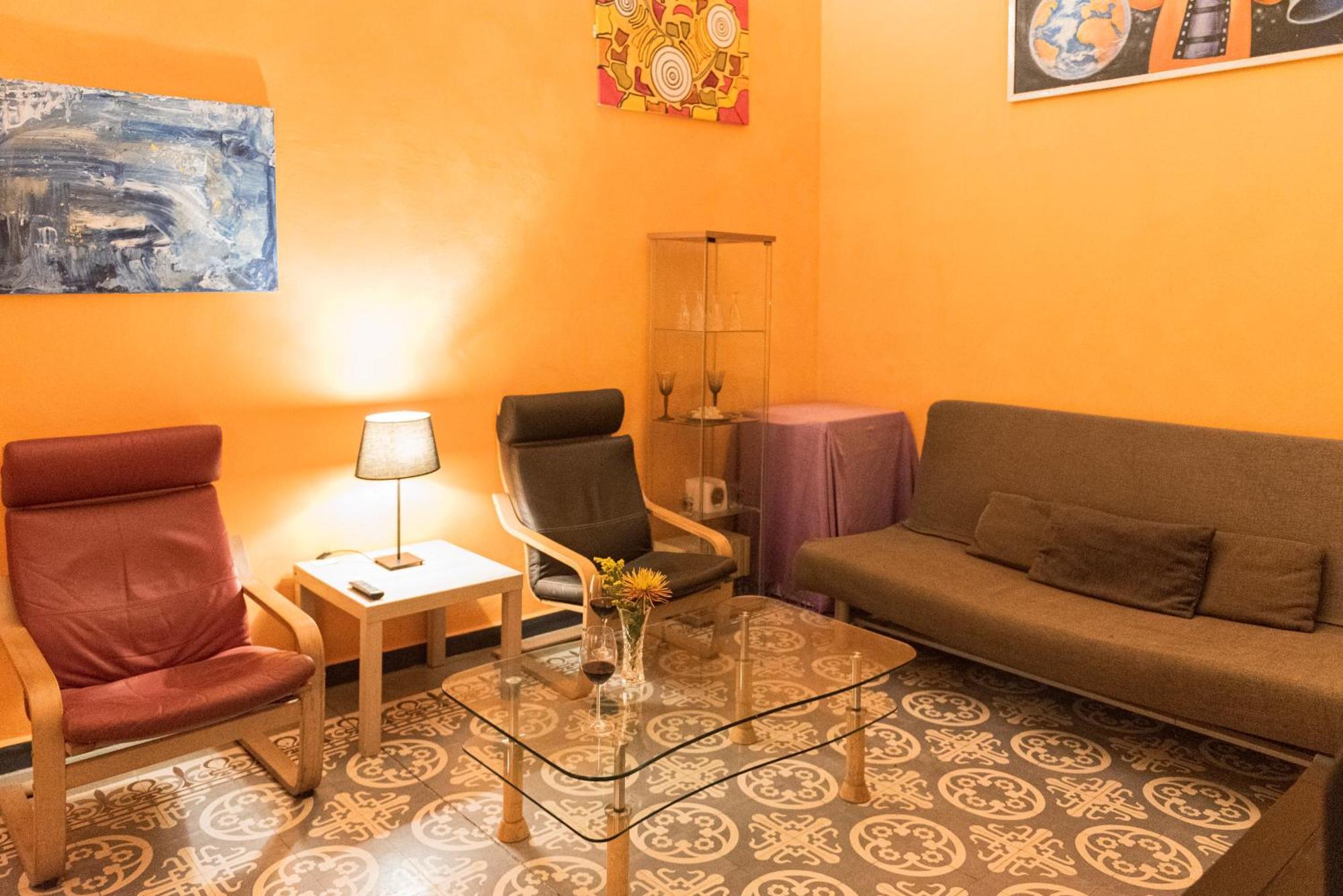 Private Rooms In Historic Building On The Square Málaga Buitenkant foto